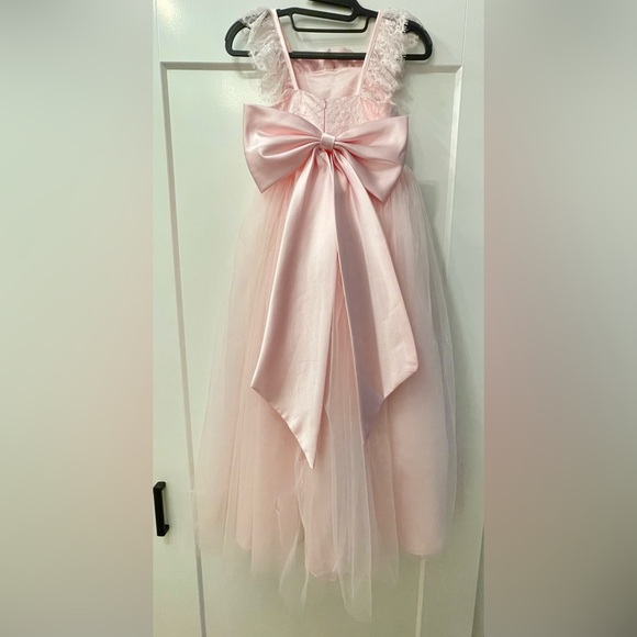 JJ’s House A-line Square Floor-Length Lace/Tulle Flower Girl Dress, size 6. - Picture 3 of 10